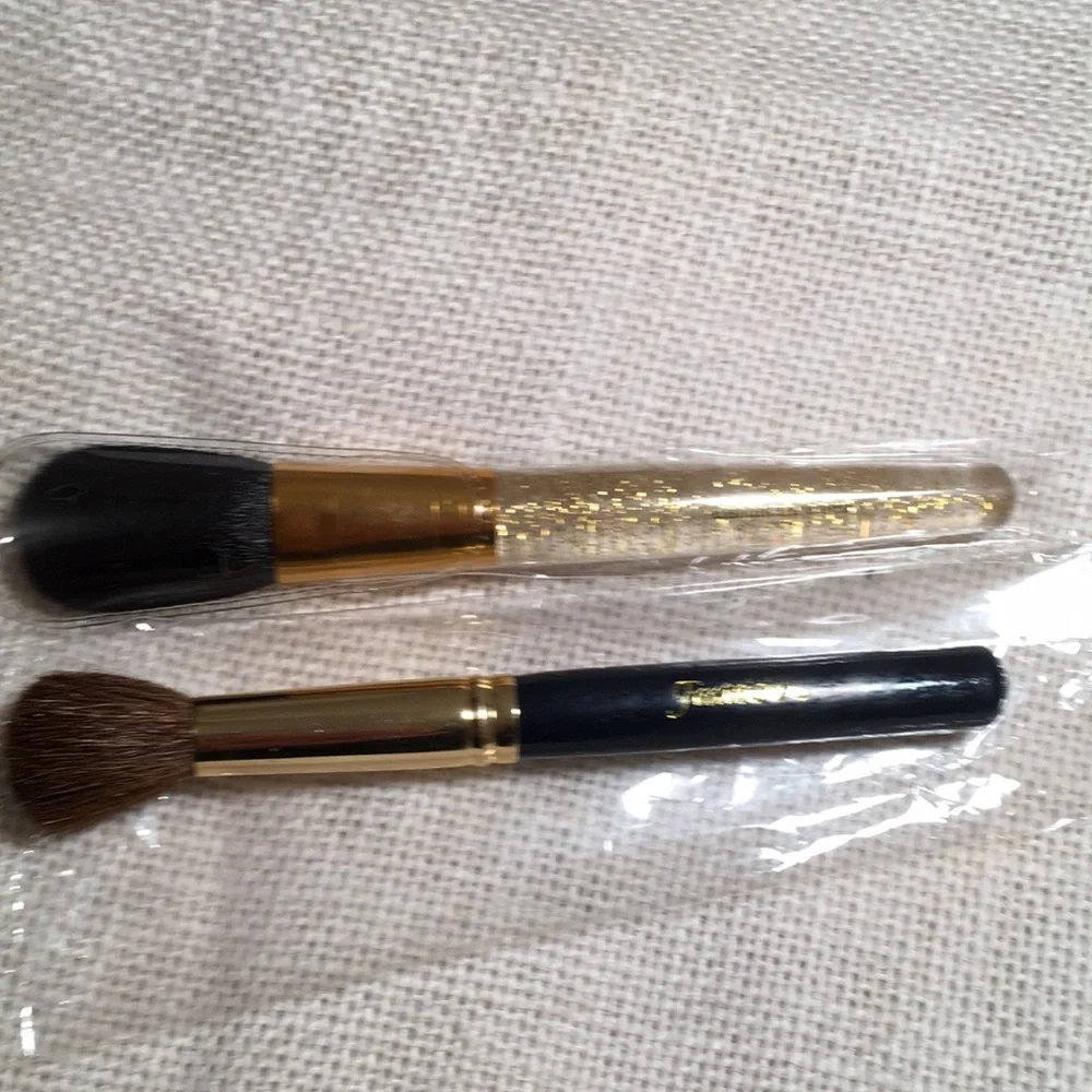 NWOT make-up brush Elizabeth Arden and Fantaisie brand